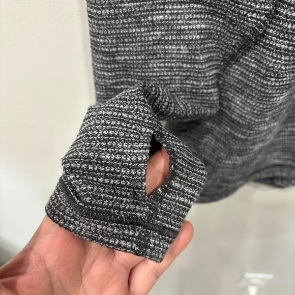 Lululemon Healthy Heart Pullover Sweater Women’s Size 6 - Picture 6 of 12